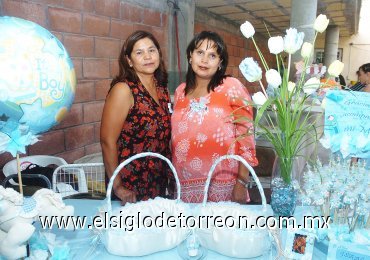 26072007
Nélida Ortiz de Ibarra junto a la anfitriona de su fiesta de canastilla, Irma Vázquez de Ortiz.