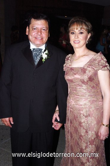 26082007
Felices lucieron los papás del novio, Arturo Rivera Ruiz y Margarita Chávez de Rivera.