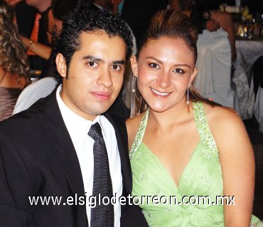 30082007
Rogelio Astudillo Gómez y Valeria de León Torres, en la boda de Margarita Chiffer y Miguel  Angel Arriola.