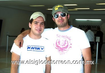 19082007
Billy Mercado y Carlos Flores viajaron a las Islas Caimán.