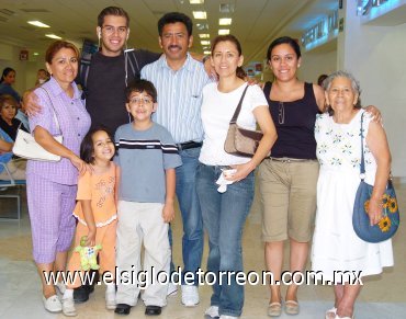 22082007
Isabel, Ricardo, Guillermo y Esmeralda viajaron a Los Ángeles.