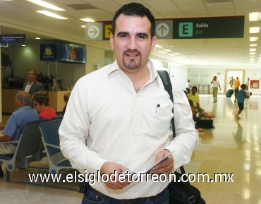 23082007
César Gómez viajó con destino a Monterrey por cuestiones de trabajo.