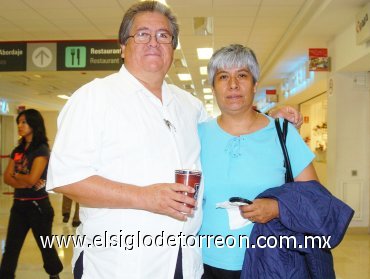 26082007
Sergio Román Ortiz y Juanita Quintero de Román viajaron a Puebla.