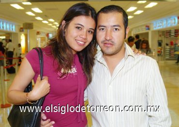 29082007
Alejandro y Magda Constantino viajaron a Tuxtla.