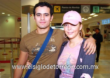 30082007
Karla Ruiz y Óscar Gómez viajaron a Villahermosa, Tabasco.