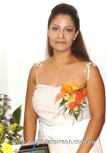 03082007
Gisela Reyes disfrutó de una alegre fiesta, en la que recibió muchas felicitaciones por su cercano enlace con Alejandro Rodríguez.