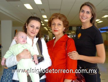 03092007
Arlett Leal, Jorge Prado, María Elena Metlich y Lizeth Leal viajaron al DF.