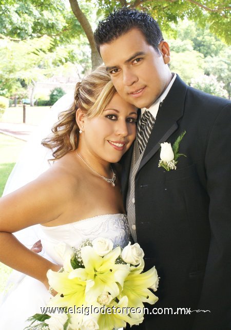 Lic. Luis Javier Medina Granados y Lic. Inf. Lizeth Yolanda Nieto Montes recibieron la bendición nupcial, en la parroquia del Sagrado Corazón de Jesús, el sábado siete de julio de 2007.