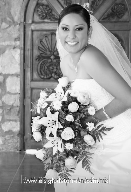 C.P. Amalia Concepción Rebolloso Morales, el día de su boda con el C.P.T. Gerardo Antonio López Aparicio.

Estudio Luciano Laris.