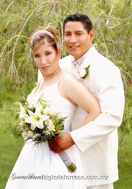 Ing. David Francisco Villegas Martínez y Lic. Priscila Mayela Santos García contrajeron matrimonio en  la parroquia de San Judas Tadeo, el sábado 11 de agosto de 2007.