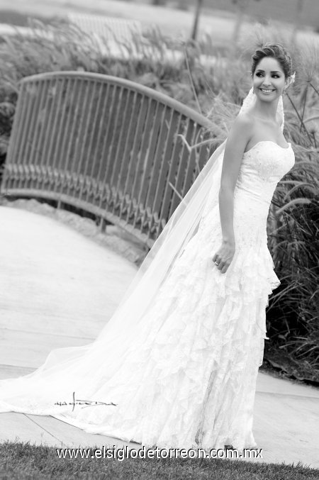 Srita. Andrea Valencia Correa, el día de su boda con el Sr. Emilio Solana Cagigas.

Estudio Carlos Maqueda.