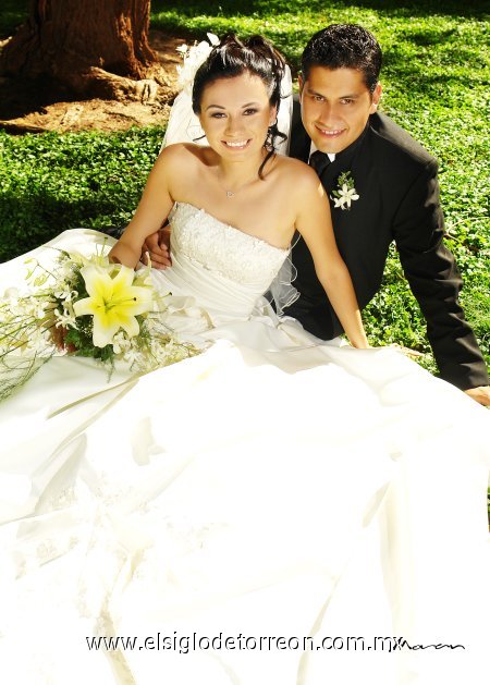 Sr. Hugo Iván Herrera Morales y Srita. Carolina Teresa Velázquez Pacheco unieron su vida en sagrado matrimonio en la parroquia de La Sagrada Familia, el sábado 23 de junio de 2007. 

Estudio Morán
