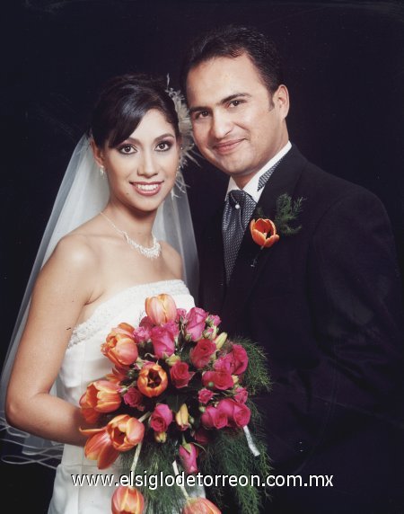 Sr. Juan Carlos Robles Carrillo y Srita. Diana Cristina Chávez Castellanos  recibieron la bendición de Dios en la parroquia Los Ángeles, el sábado 28 de julio de 2007. 

Chávez de Anda Fotografía.