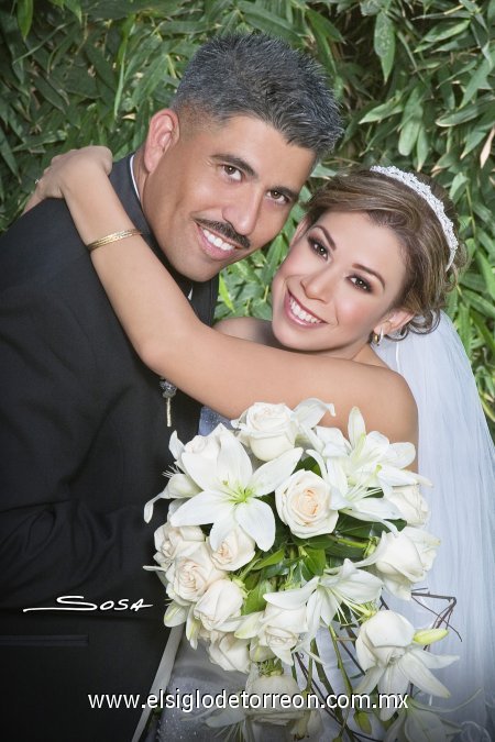 Sr. Fernando Bermea y Srita. Imelda Elizabeth Rosas Muñoz contrajeron nupcias en la parroquia de La Inmaculada Concepción, el sábado 18 de agosto de 2007. 

Studio Sosa.
