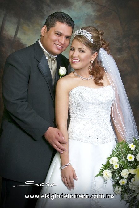Sr. Luis Gerardo Molina Reyes y Srita. Isabel Rodríguez Salaises contrajeron matrimonio en el Santuario del Cristo de las Noas, el sábado 28 de julio de 2007. 

Studio Sosa.