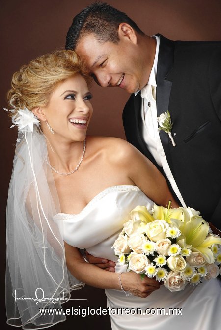 Sr. Julio César Cariño Orozco y Srita. Liliana Anel Sánchez Luna contrajeron matrimonio en la parroquia Los Ángeles, el viernes 20 de julio de 2007. 

Estudio Laura Grageda.