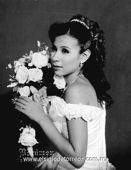 Srita. Margarita de Jesús Moya Ramos, el día de su boda con el Sr. Édgar Saucedo Morales.

Estudio Berumen.