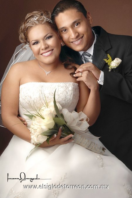 Sr. Abdón Elier García Silva y Srita. Maribel Borja Cerda contrajeron matrimonio con el , en la parroquia de La Inmaculada Concepción, el sábado 28 de julio de 2007. 
Estudio Laura Grageda.