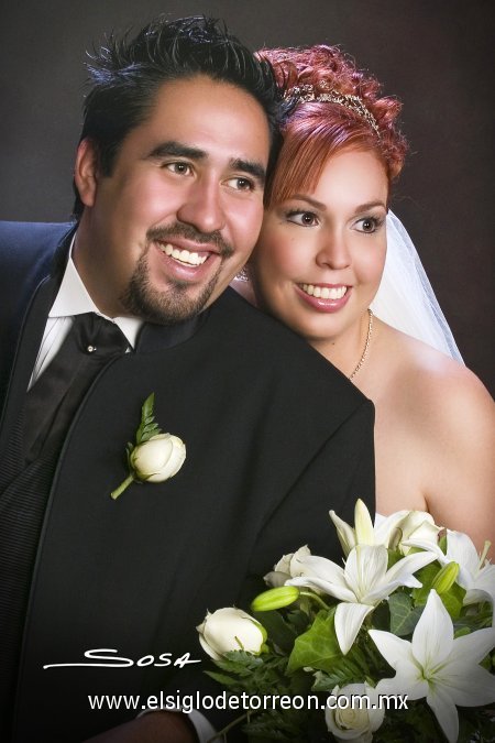 Sr. Ricardo Reyes Cervantes y Srita. María del Rocío Saldaña Arámbula contrajeron matrimonio en la parroquia del Inmaculado Corazón de María, el sábado cuatro de agosto de 2007. 

Studio Sosa.