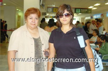 01092007
Yolanda Lozano y Yolanda Pérez viajaron con destino a San Diego.