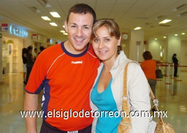 02092007
Bruno y Patricia Bozzeto viajaron con destino a París.