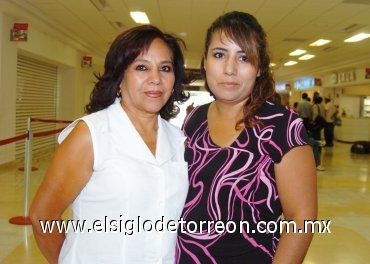 02092007
Elisa Camacho viajó a Tijuana, la despidió Sonia Díaz.