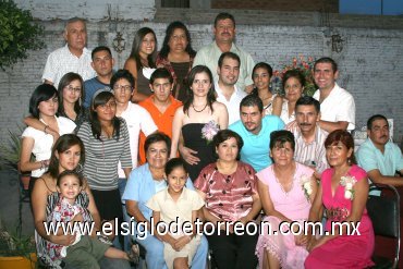 03082007
Vanessa Alejandra Bonilla y Carlos Fernando Vásquez Askins, en la despedida de solteros que les ofrecieron por su próxima boda.