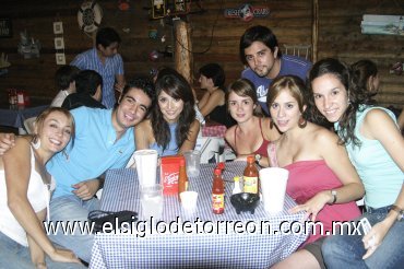 02092007
María Almodóvar, Paco, Judith Díaz, Valeria Gutiérrez, Arturo de la Vega, Laurencia Zavala y Grace Gómez-Junco.