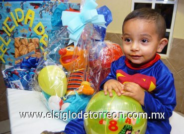 02092007
Víctor Alejandro Pinedo Sánchez, en su fiesta de cumpleaños.