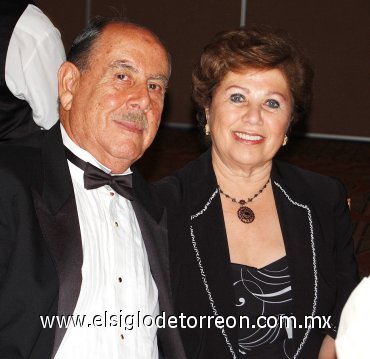 01092007
Arturo Giacomán y Neda de Giacomán.