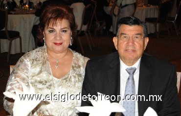 01092007
Elisa Mena y Rigoberto Mena.
