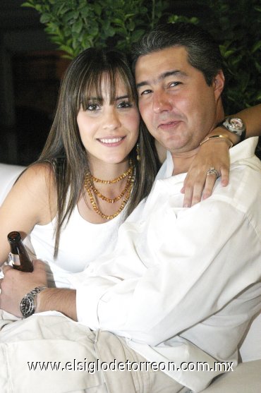 02092007
Gaby Barrón de Moreno y Víctor Moreno.
