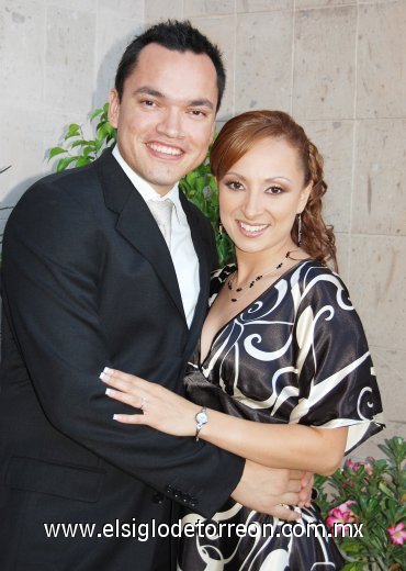 02092007
Ing. Marcela Anabel López Castillo e Ing. Luis Alfonso Hernández Jaime efectuaron su presentación religiosa y su enlace civil el pasado 24 de agosto de 2007.
