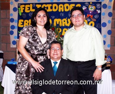 02092007
C.P. Salvador Campos Valles y sus hijos C.P. Salvador Campos Ortega y Marcela Campos de Jiménez.
