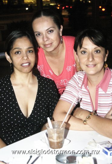 02092007
Cristy de Salinas, Laura Pereyra y Lupita Acevedo.