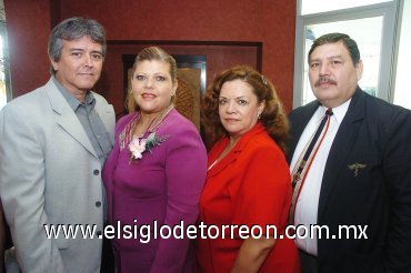02092007
Jesús Quiroz, Maru de Quiroz, Leticia de Díaz y Raúl Díaz Velázquez.