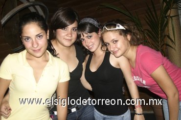 02092007
Karla Obeso, Mary Gaby Gómez, Adriana Fernández y Azalea Sánchez.