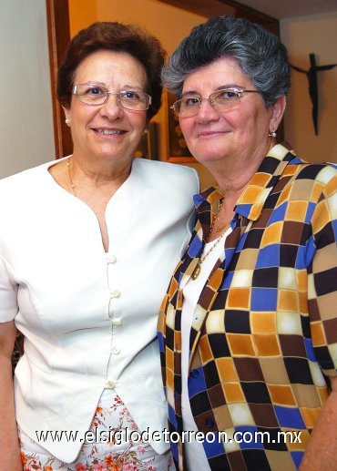 02092007
Laly Fernández y su prima Pilar Fernández.