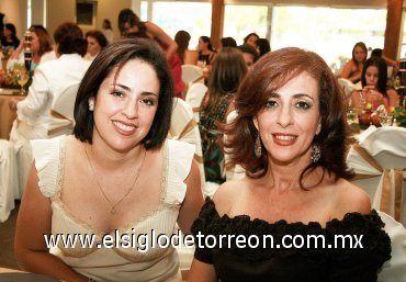 02092007
Linda de Zarzar y Nena de Delgado.