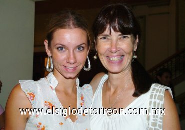 02092007
Priscila de la Fuente y Ruth de la Fuente.