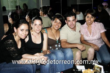 02092007
Rosy del Río, Susana Aparicio, Jacqueline Juárez, Emilio Aparicio y Carmen Juárez.