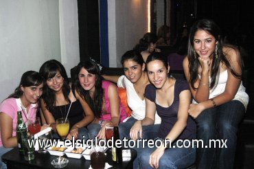 06092007
Mariana Aguirre, Aracely Bernal,  Ana Cervantes, Ale Mascorro, Grace Gómez-Junco y Mara Fajer.