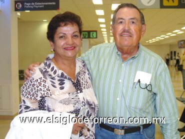 04092007
Antonio Gutiérrez y Raquel de Gutiérrez viajaron a México.