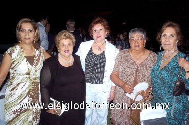 04092007
Laura Luévanos, Güera Lomelín, Rosy Sánchez, Martha Luévanos y Cony Anhert.