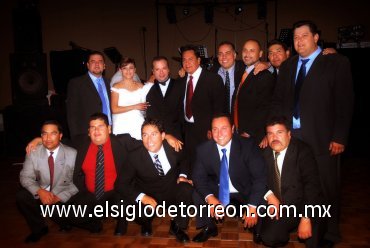 09092007
Los novios junto a algunos de los invitados a su boda.