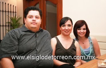 06092007
Ernesto Ramírez, Georgina Galván y Ofelia Fernández.