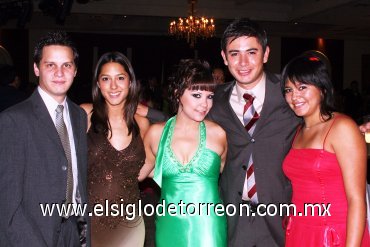 07092007
Guillermo Soto, Yamile González, Bárbara Rendón, Parker Valerio y Zoe Echávez, captados recientemente.