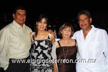 07092007
Ricardo Ortiz, Tere de Ortiz, Lolita de Moreno y Ricardo Moreno.