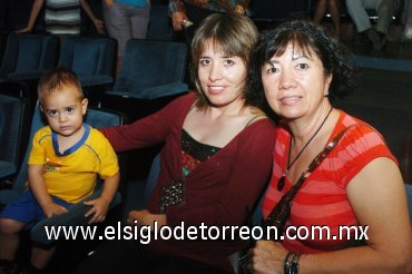 08092007
Lupita León, Cecy León y David Ríos.
