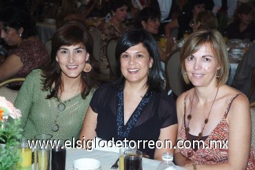 09092007
Cecy de Gutiérrez, Mary de Tumoine y Tony de Sosa.